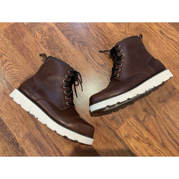 UGG Men's Carson Brown Leather Lace Up Boots - Size 9.5 Shearling Fall Fashion - Picture 1 of 11